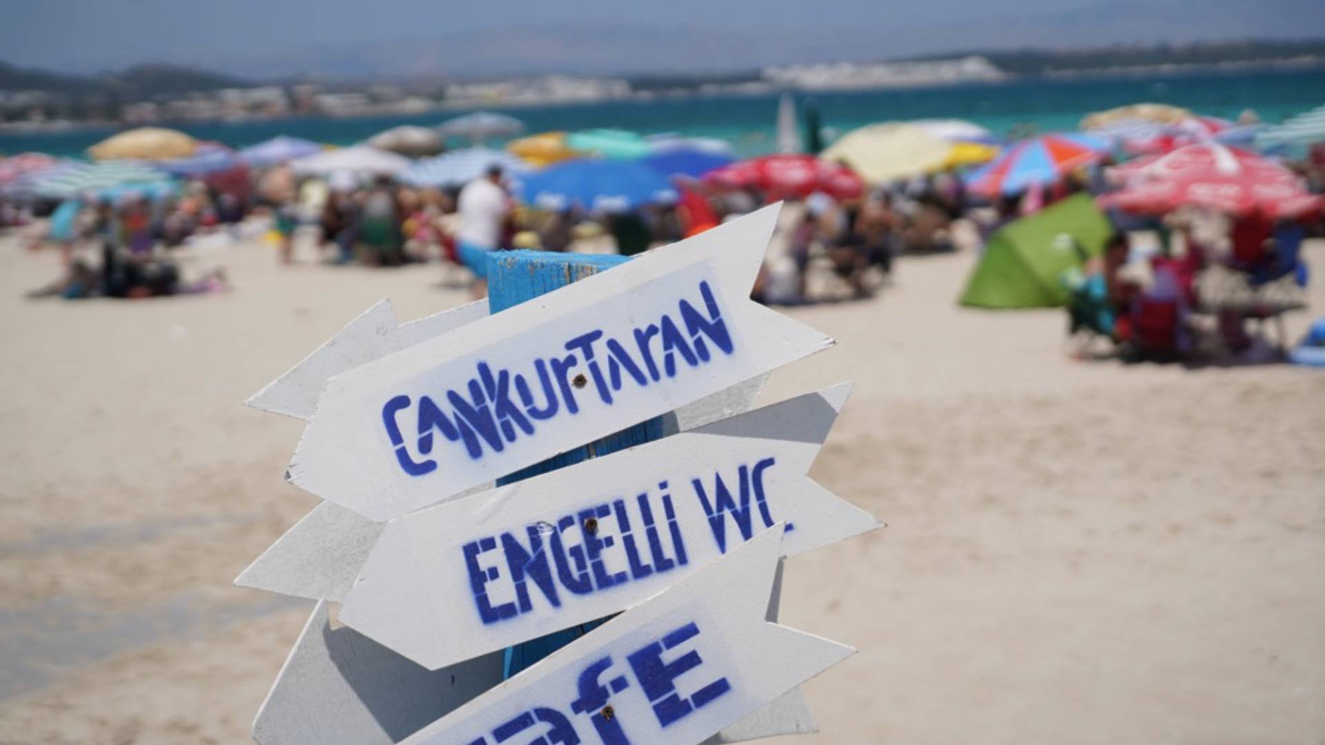 Çeşme Belediyesi plajları bir kez daha Mavi Bayrak kazandı