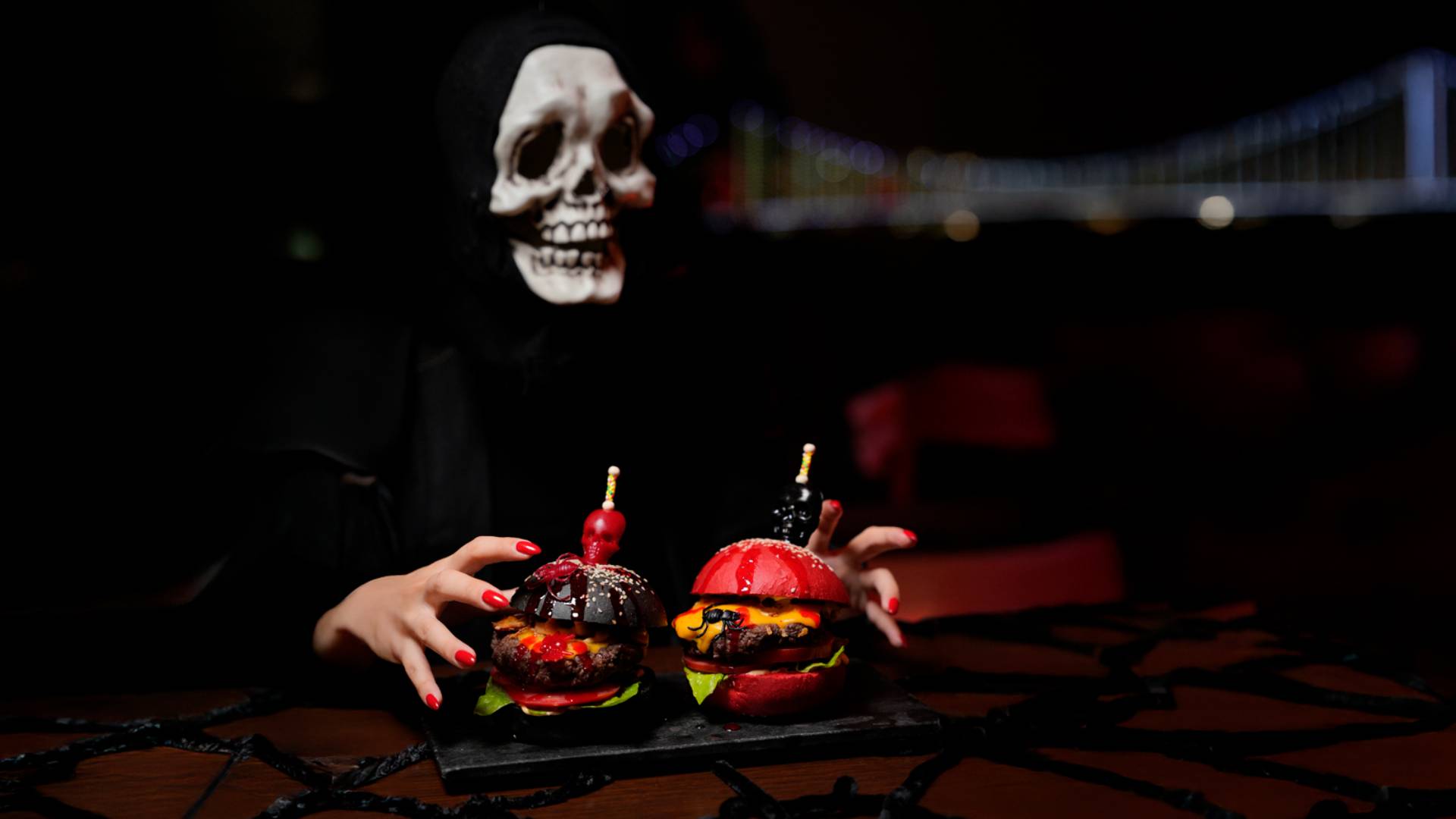 Conrad Istanbul’da “korkunç derecede eğlenceli” Halloween partisi!