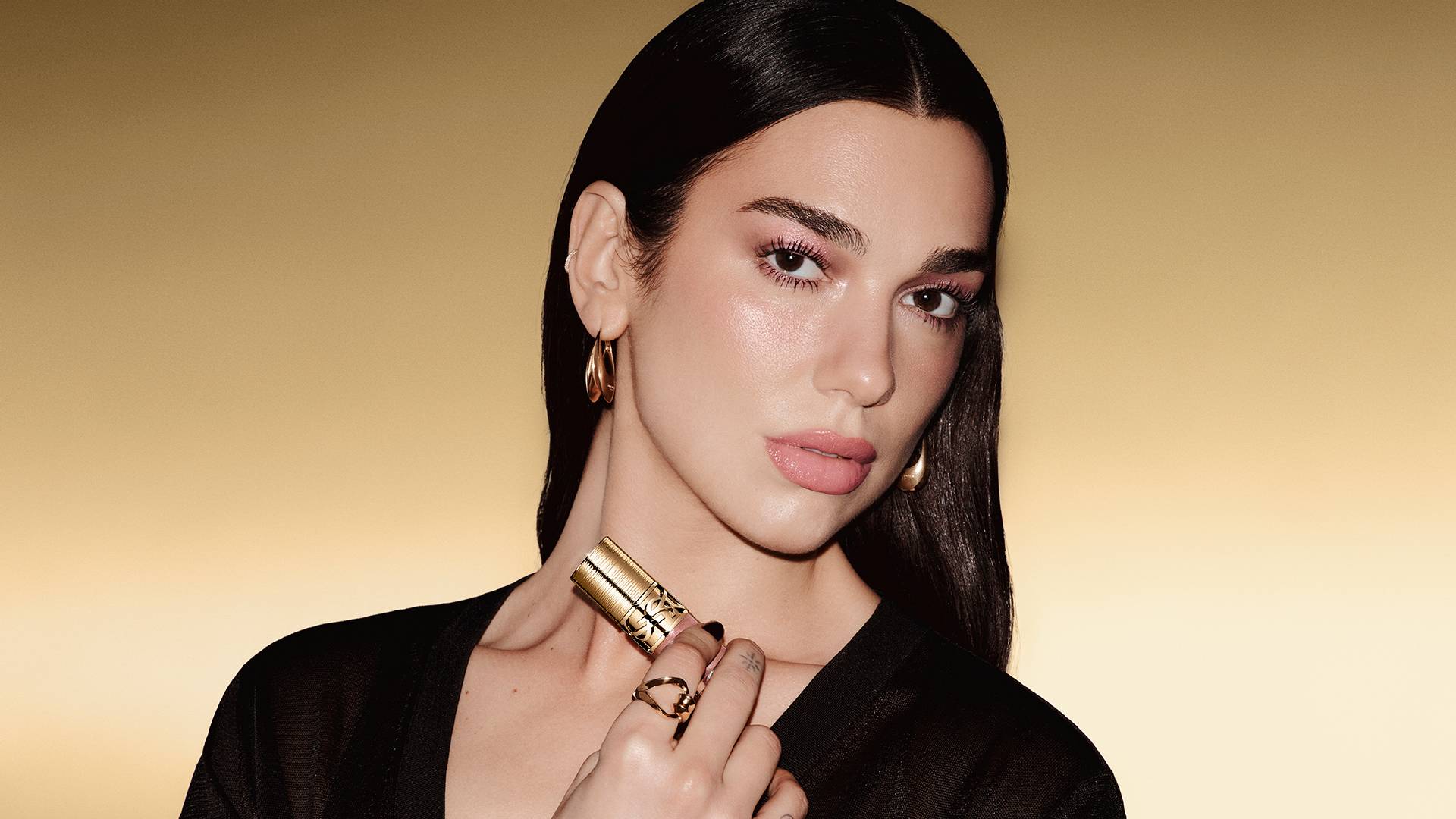 Dua Lipa, YSL Beauty limitli koleksiyonu ile zamansız bir şıklık sunuyor!